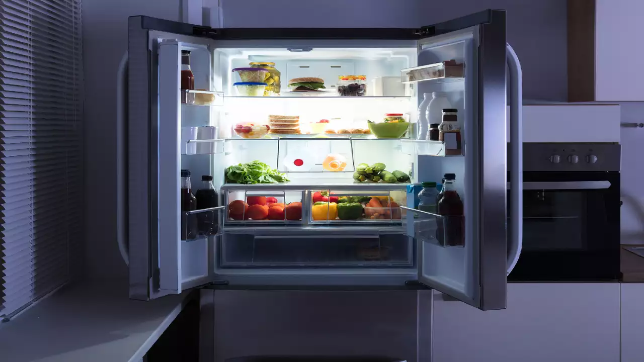 Как защитить холодильник от перепадов напряжения