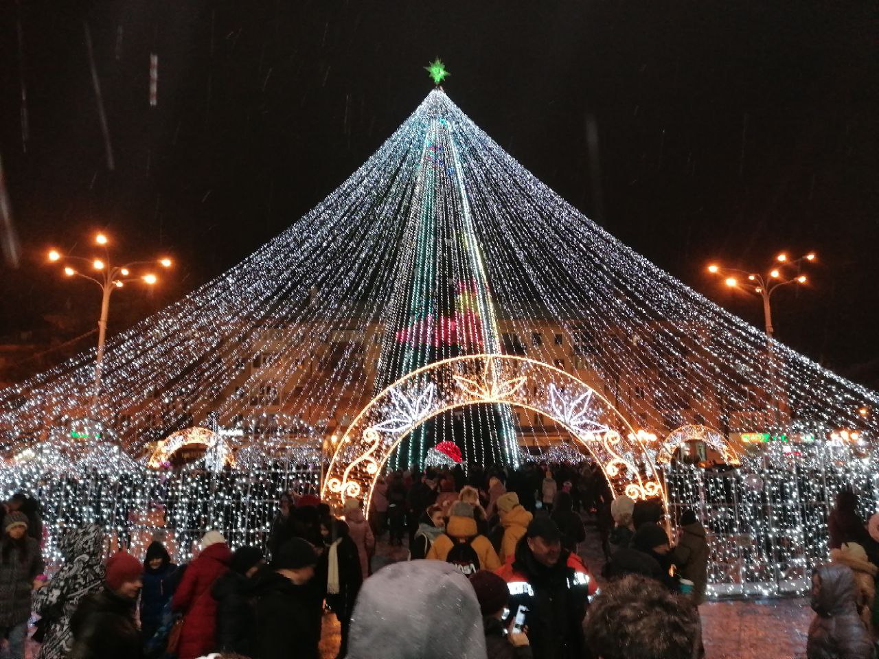 У Полтаві шукають підрядників для монтажу святкової ілюмінації головної міської новорічноїялинки