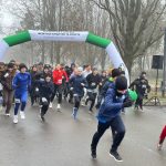 (Ua) У парку «Перемога» відбувся благодійний зимовий фестиваль з бігу та скандинавської ходи