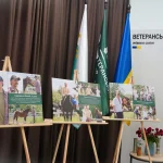 ”Незламні. Обирати життя”: в обласному центрі відкрили ветеранську фотовиставку